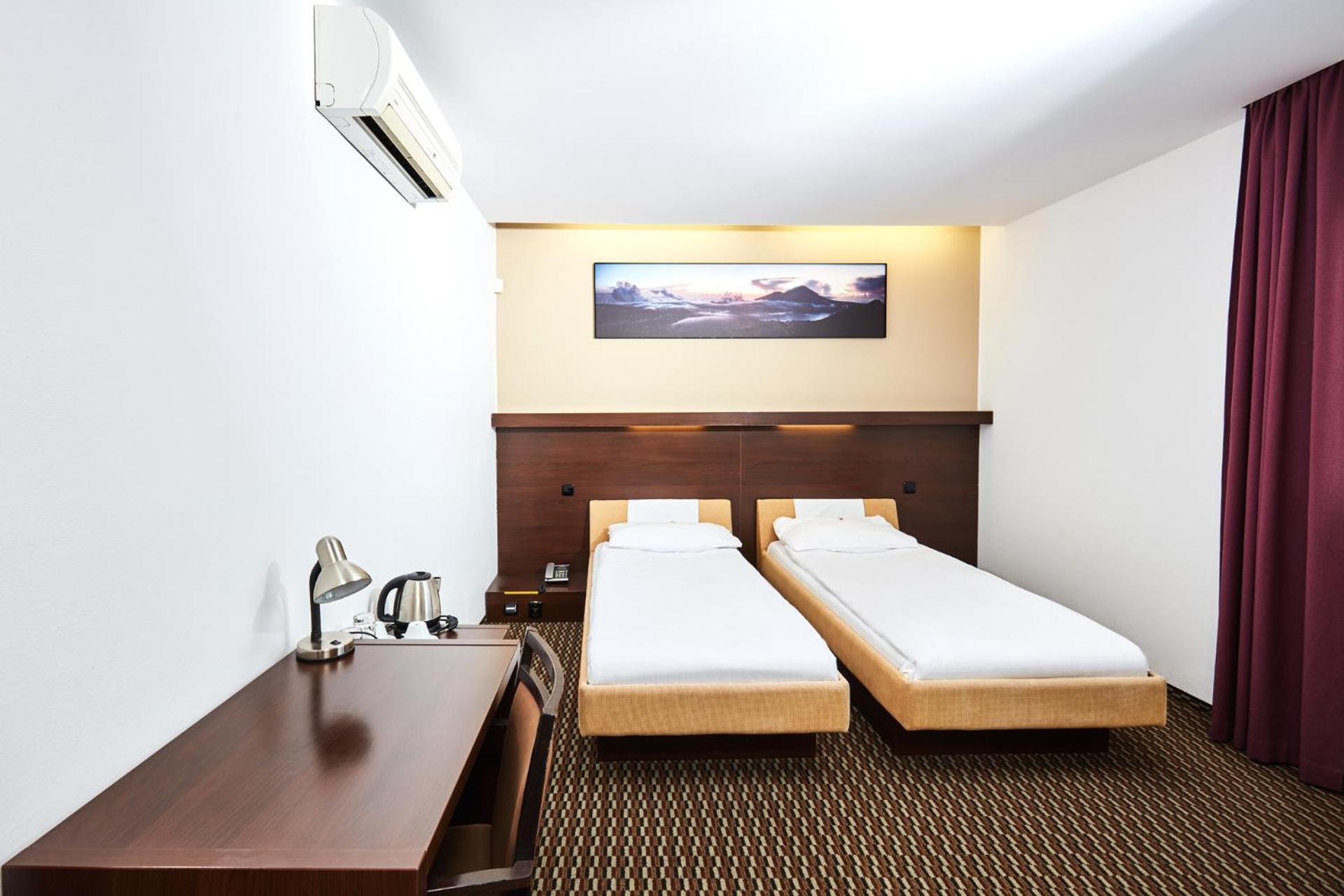 Hotel Rottal Otrokovice Zewnętrze zdjęcie