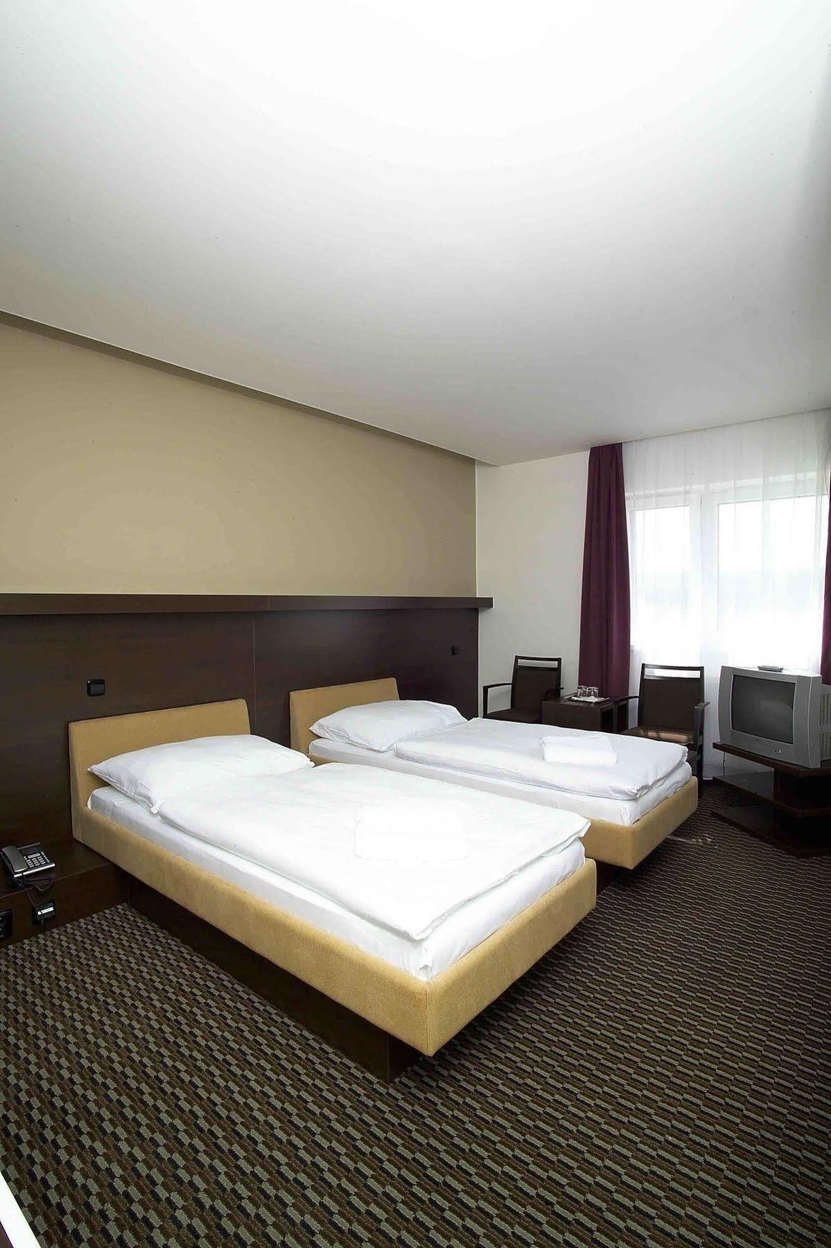 Hotel Rottal Otrokovice Zewnętrze zdjęcie